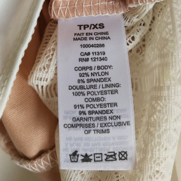 DYNAMITE Sleeveless V-Neck Lace Bodysuit - Picture 7 of 7